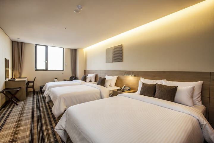 Room 45 of 61