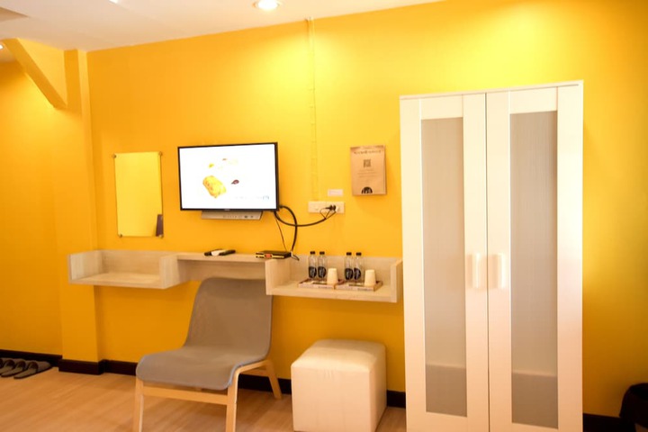 Room 4 of 49