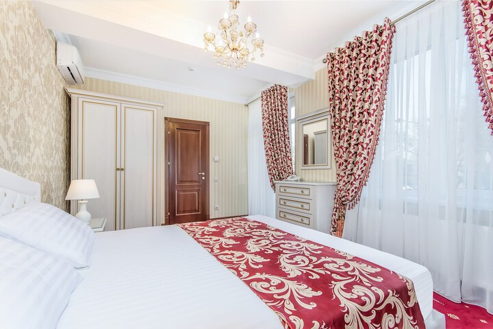 Room 9 of 50