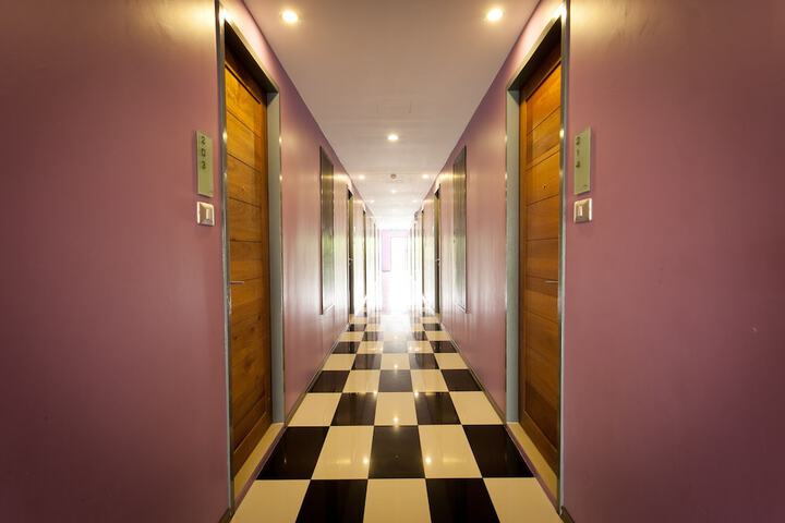 Ballroom/Hall 17 of 20