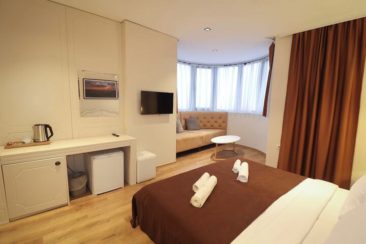 Room 4 of 98