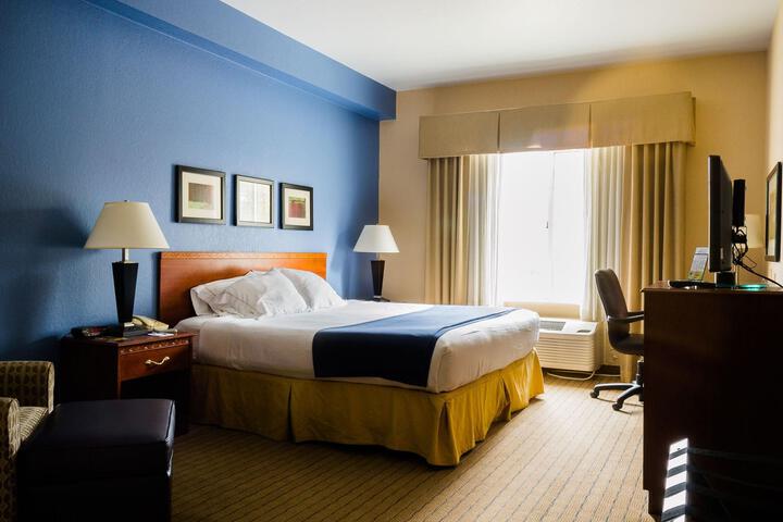 Standard Room, King or Two Doubles (1 of 2)