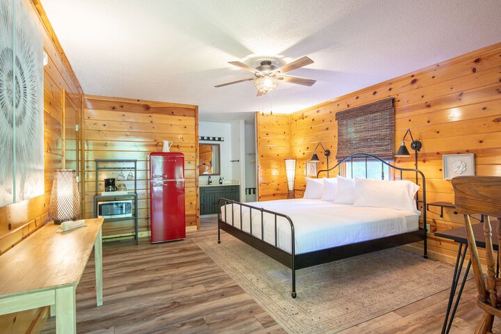 Clear Creek Lodge Handicap Accessible King Room (33 of 41)