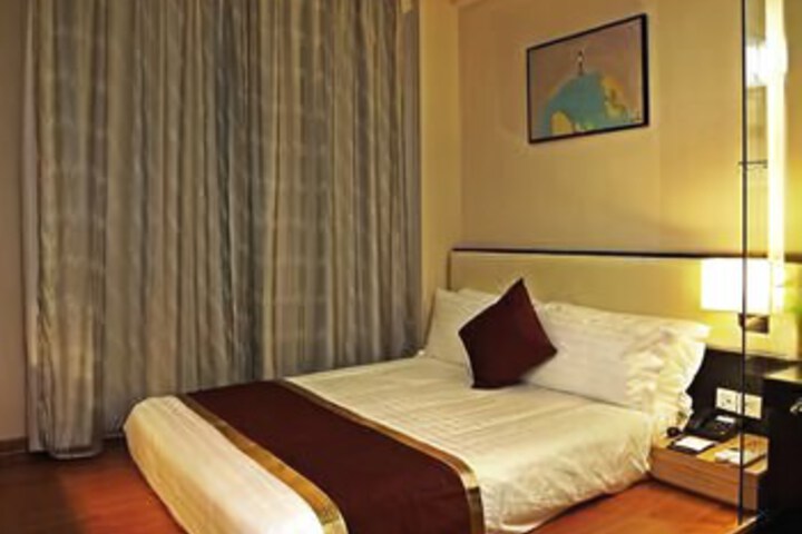 Room 5 of 6