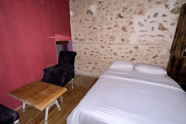Room 15 of 47