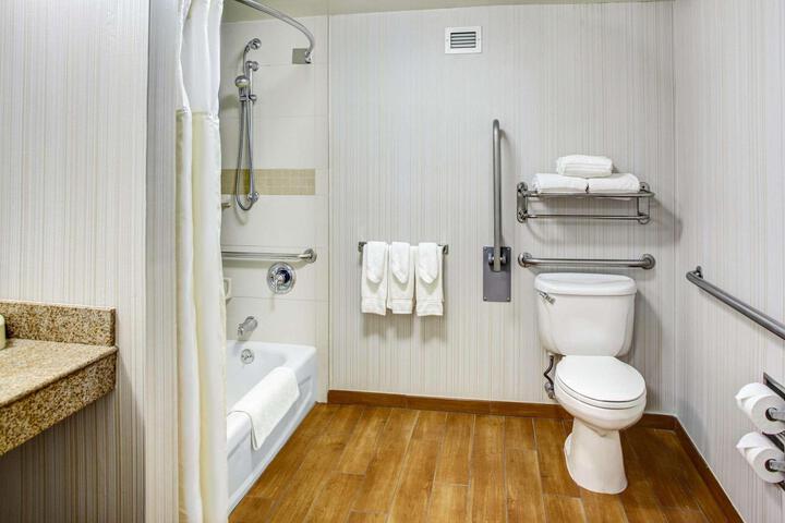 2 Double Beds (8 of 12)