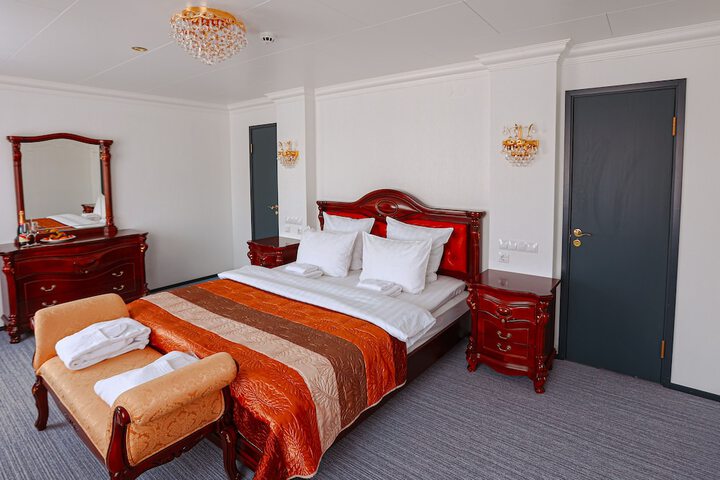 Room 46 of 82