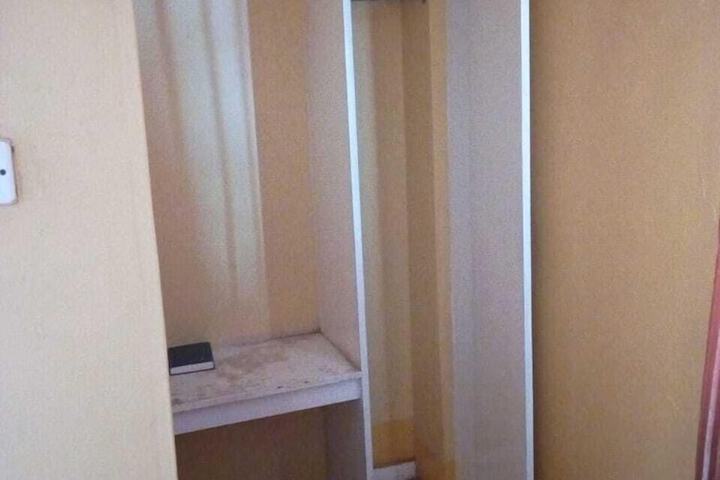 Room 9 of 12