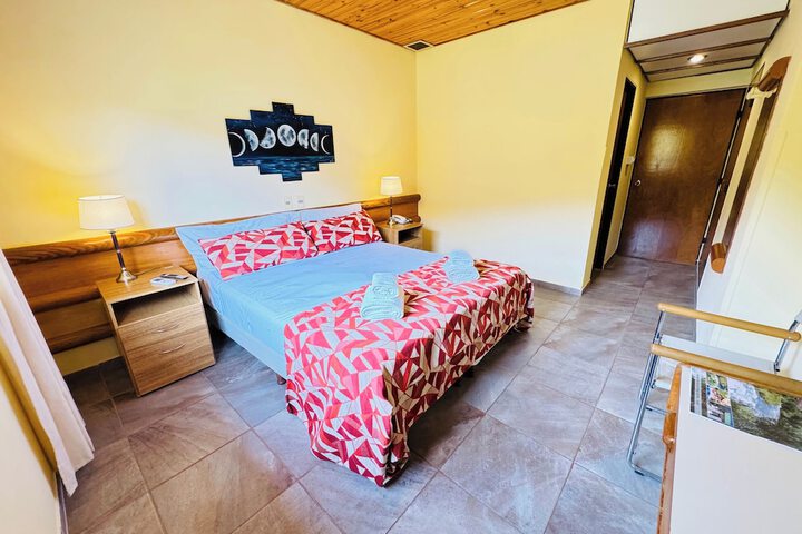 Room 2 of 77
