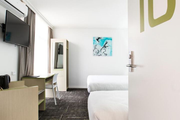 Room 12 of 34