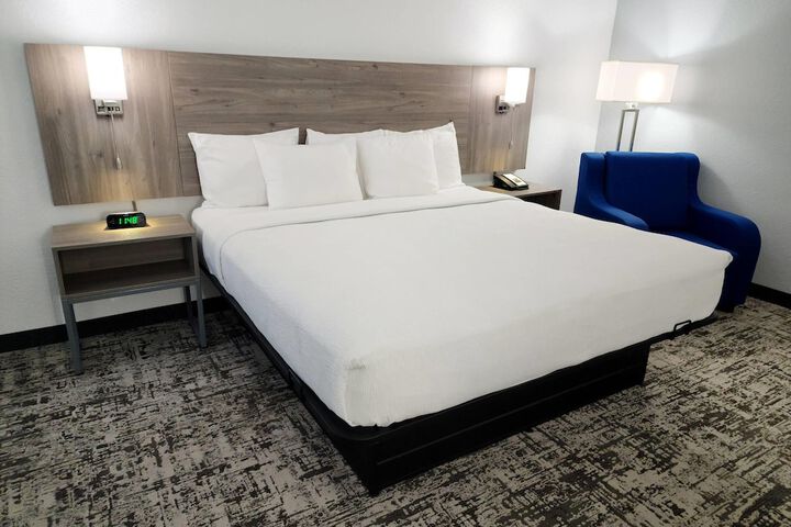 Room 32 of 60