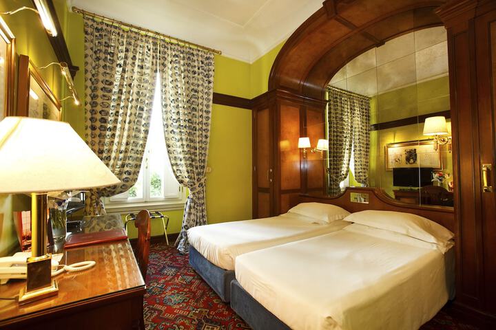 Room 34 of 106