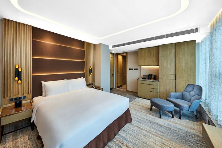 Room 13 of 60