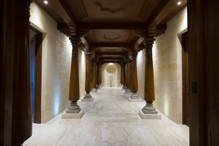 Ballroom/Hall 74 of 106
