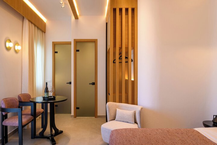Room 108 of 199