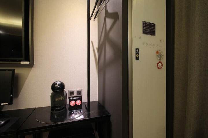 Room 15 of 24