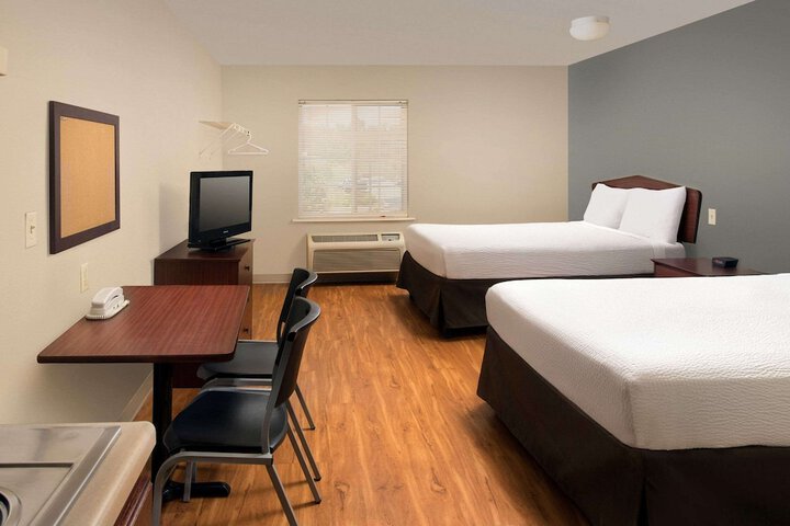 Suite Queen Bed