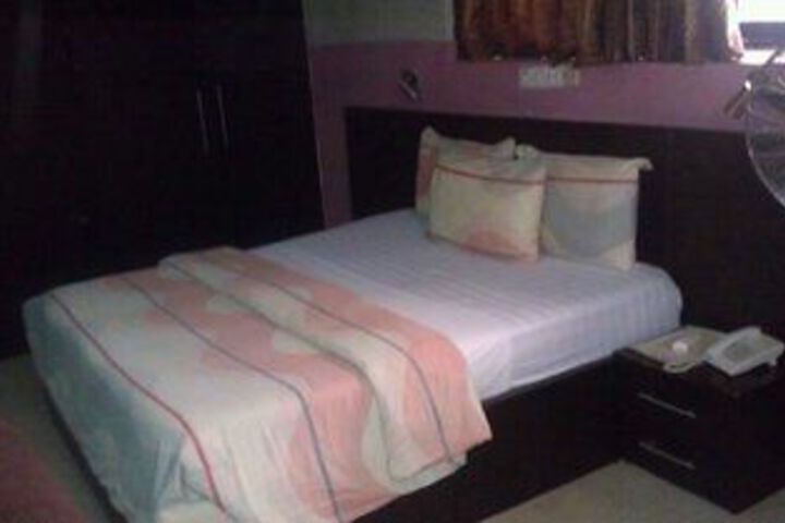 Room 14 of 18