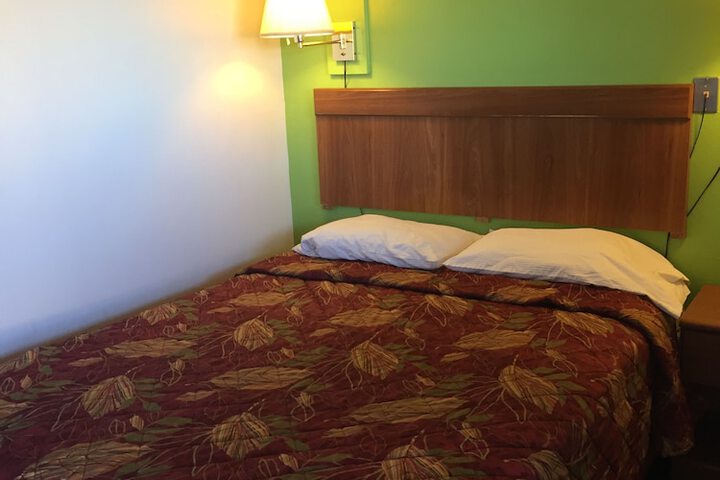 Room 7 of 33