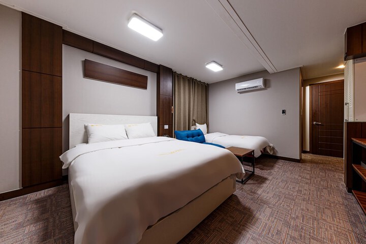 Room 11 of 37