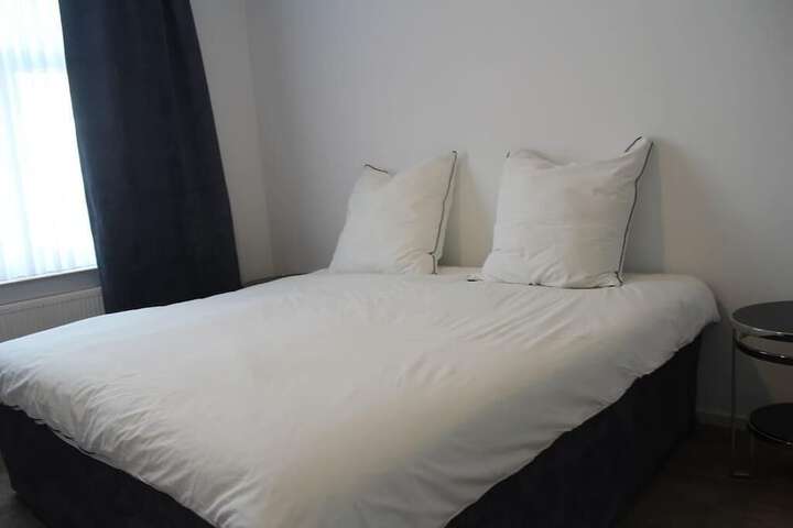 Room 2 of 43