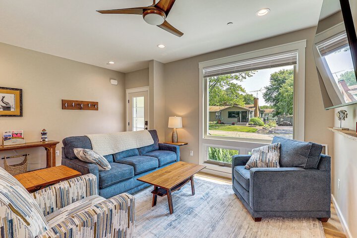 Rock Hall Retreat w / Balcony Near Park & Marina!