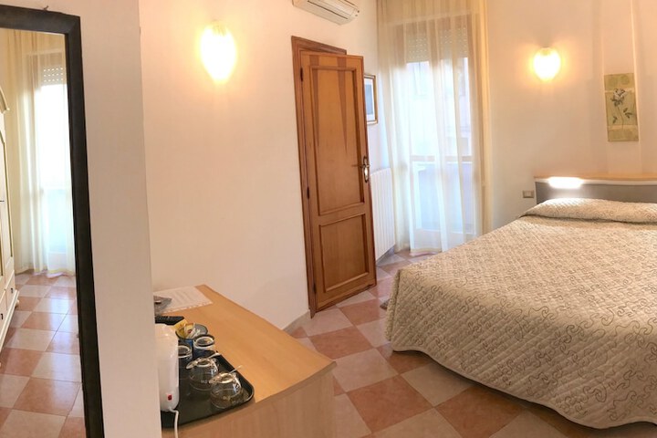 Room 6 of 30