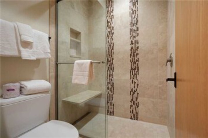 Room 4 of 23