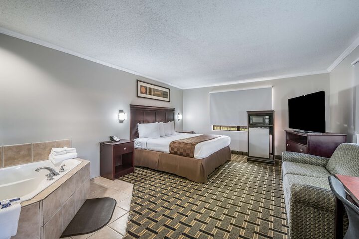 1 King Bed (6 of 9)