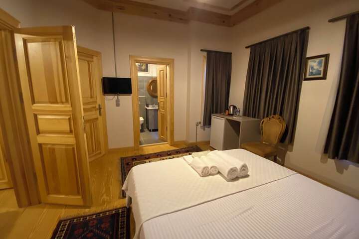 Room 10 of 48