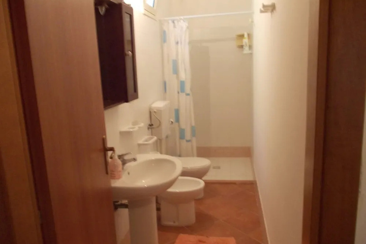 Room 6 of 10