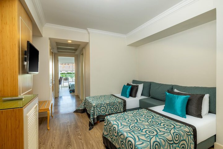 Room 15 of 108