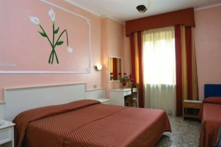 Room 6 of 52