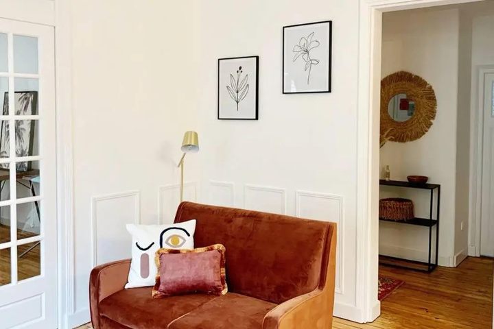 Room 9 of 12