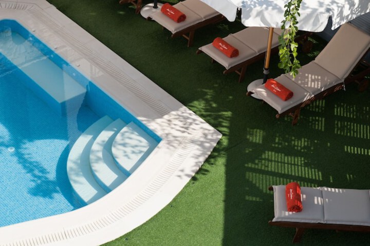 Lounge 50 of 58