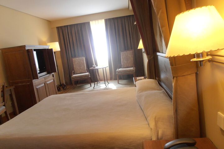 Room 18 of 73