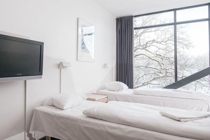 Room 6 of 44