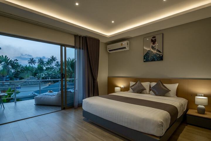 Room 49 of 211