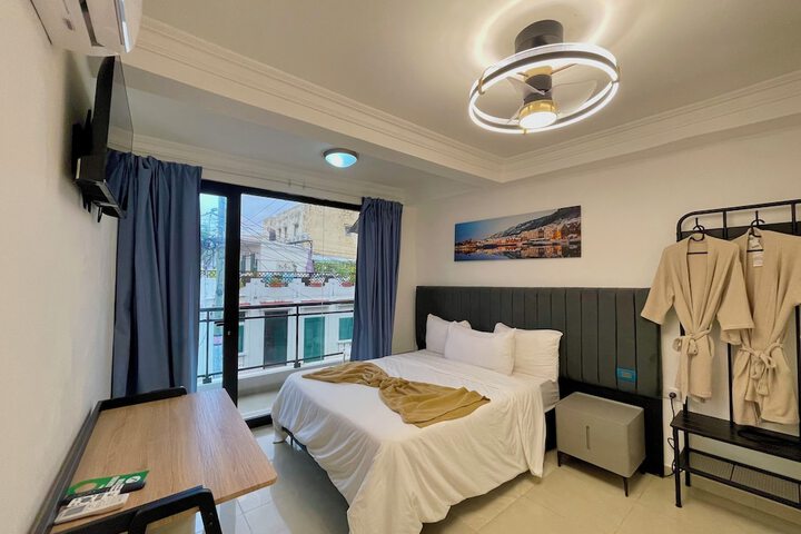 Room 32 of 127
