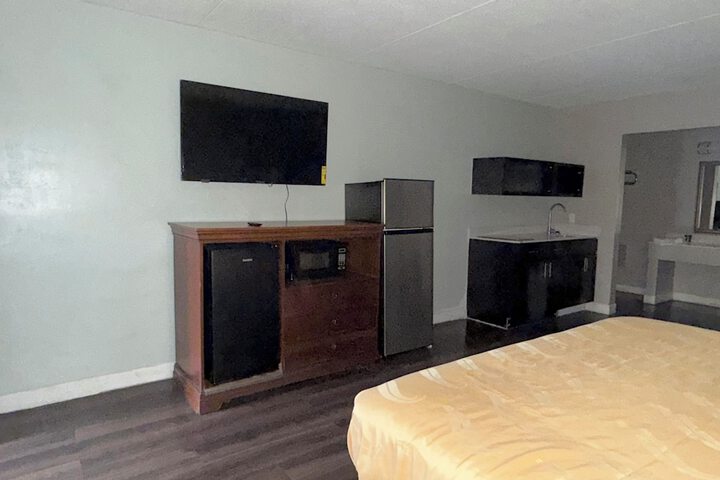 Standard | King Bed (5 of 9)