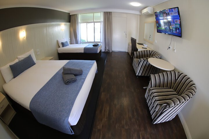 Room 8 of 199