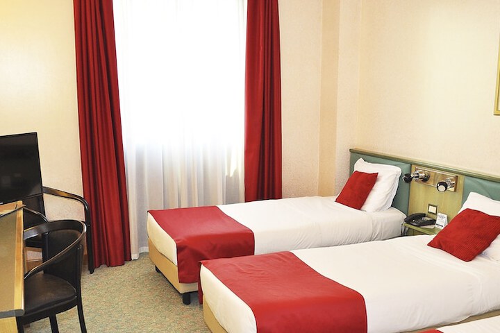 Room 45 of 77