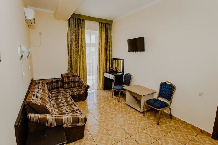 Room 10 of 36