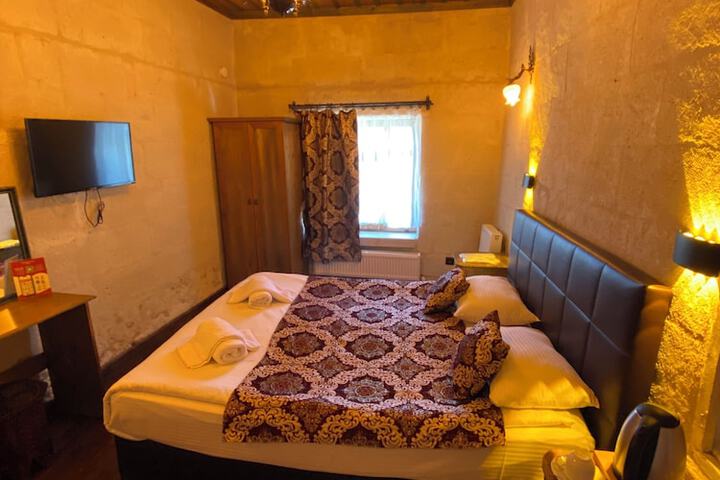 Room 16 of 28