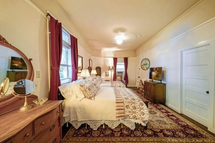 Room 25 of 97
