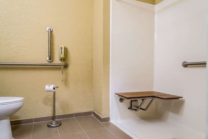 Room 17 of 39