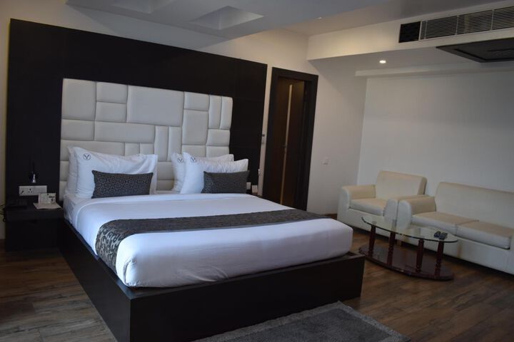 Room 2 of 5