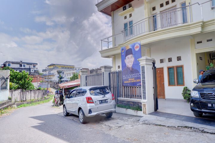 Exterior of OYO Life 92637 Kost Arya Exclusive