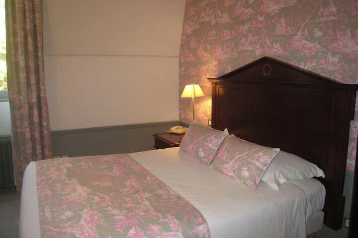 Room 8 of 65