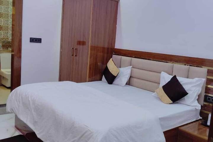 Room 2 of 9